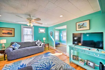 Chincoteague House w/ Enclosed Porch + Deck