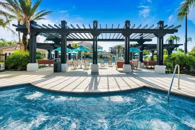 Image de Beautiful Condo w/Private Balcony! Great Location+ Amenities