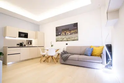 new apartment with balcony overlooking the Colosseum 400 mt from the apartment