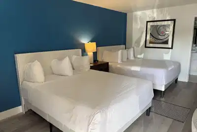 Image de All-New, Ground-Floor, Huge Pool, Tiki Bar & Grill