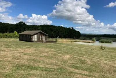 Lakeside Lodge Set in the Countryside