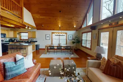 Image de Lake Keowee Cabin: Peaceful and Bright