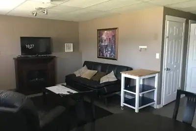 Image de 2 Bedroom with Den and full bathroom is ready.