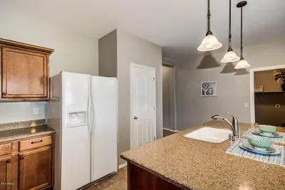 House completely furnished, (Pet friendly) backyard sunset view