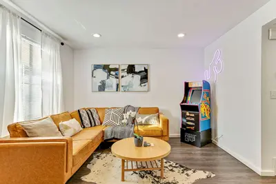 Image de Amazing Location! Cozy, charming, 4 Bedroom home in Slc, Near Major Ski Resorts