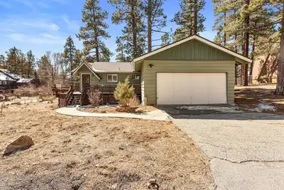 Image de Snowridge - Walk to Oktoberfest & Snow Play, Fireplace, Deck, Barbecue