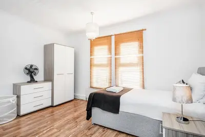 Image de 4 bedroom House, Free Parking, Contractor's Haven