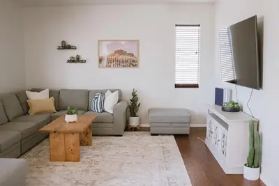 Image de Spacious family-sized home with game room on a beautiful golf course!