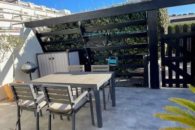 Image de Villa Climatisée avec Terrasse et Parking, à 100m de la Plage, tout confort pour 2 personnes