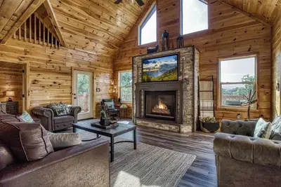 Image de 2 Miles to all the action-fire pit-views!
