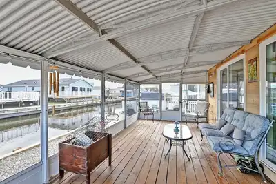 Image de Comfortable 3 bed/2 bath home located in Swann Keys community! Minutes from Fenwick Island Beaches and Ocean City! Seasonal outdoor Pool, Wifi, Boat dock!