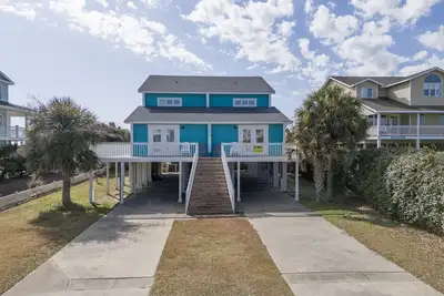 Image de Ultimate \"Peace and Quiet\" in this oceanfront home with a heatable swimming pool and hot tub.