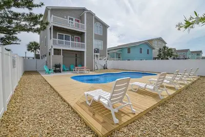 Image de Hobbs Realty - Sea Candi - Blvd Home w/Private Pool, Elevator, and Den Area