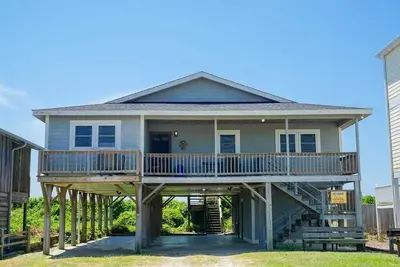 Image de Hobbs Realty - “Sea Witch Cottage” | Beautiful Ocean Home w/ Stunning Panoramic Views