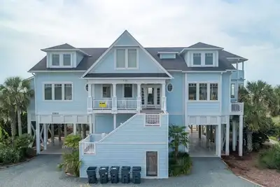 Image de Hobbs Realty - “Sea'z The Dream” | Luxury Home w/ Elevator, Hot Tub & Private Pool
