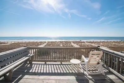 Image de Hobbs Realty - Enjoy stunning views from \"Southern Heritage, \" a beautiful oceanfront home.