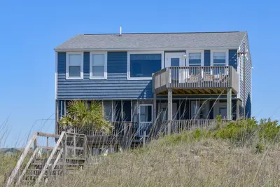 Image de Hobbs Realty - Oceanfront home w/Private Pool, Luggage Lift, and Hot Tub