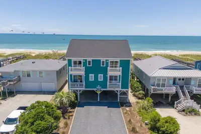 Image de Hobbs Realty - Fall in love in this beautiful oceanfront home with a private pool. \"That's A Moray! \"