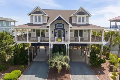 Image de Hobbs Realty - \"That's It Ii\" an amazing oceanfront home with lovely views, pool, and an elevator.