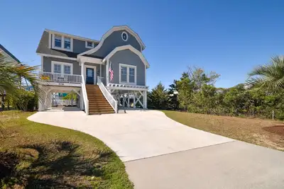 Image de Hobbs Realty - “Rose Cliff” | Beautiful Home w/ Heatable Pool, Short Walk to Beach