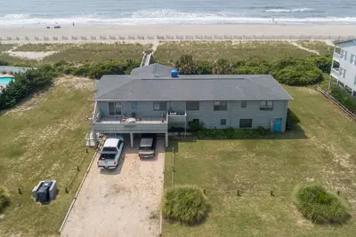 Image de Hobbs Realty - “Sea Nymph” | Oceanfront Pet-Friendly Home w/ Large Yard & Fenced Area