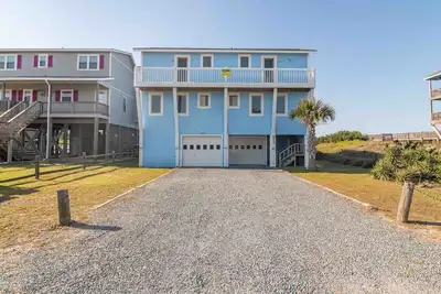 Image de Hobbs Realty - Enjoy the beautiful views from \"Shell Shocked, \" a pet-friendly, oceanfront home.