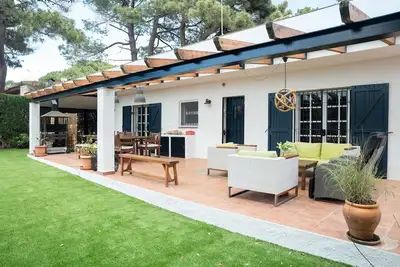 Image de Villa 'Fleur' avec piscine partagée, terrasse privée et Wi-Fi.