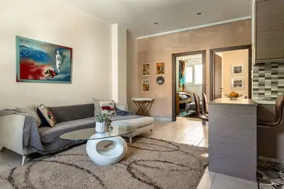 Image de Appartement 'Patras' avec terrasse privée, Wi-Fi et climatisation.