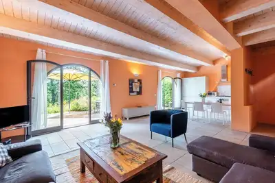 Image de Appartement dans un hôtel \"Villa Pesca\" avec piscine partagée, balcon privé et Wi-Fi.