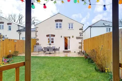 Image de Tregarnedd Cottage - Deux Chambres Gîte, Couchages 4