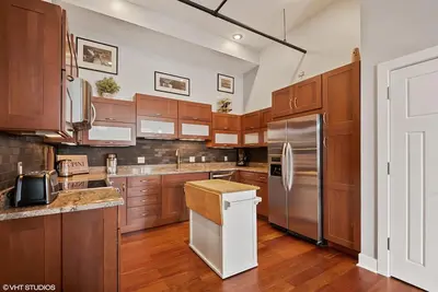 Image de Upscale Condo located right downtown near Silver Beach, restaurants, & shopping!