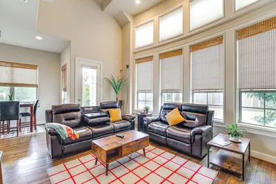 Image de Dtwn Houston Home Near Stadiums: Wfh Friendly!