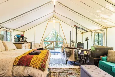 Image de Forest Cabin Hideaway + Fireplace +Bbq + Pond & Wildlife