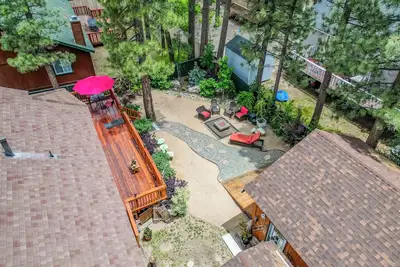 Image de Fabulous, Fun Big Bear Log Home has King Suite, Game Room, Hot Tub and Fire-Pit!