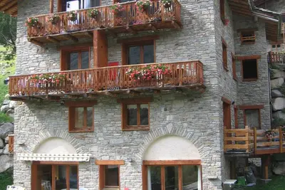 Image de Appartement lumineux avec vue dégagée sur les montagnes