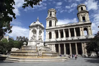 Image de A Perfect Blend Of Comfort & Parisian Charm At Rue Saint Sulpice – Saint Germain