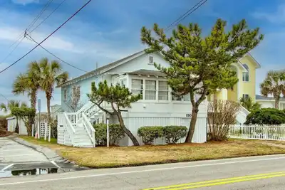 Image de ☀️Starfish Cottage Upper: Oceanfront Views - Dog Friendly - Great Location☀️