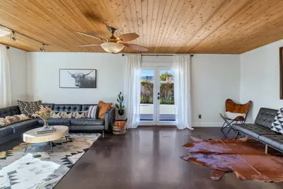 Hiker's Paradise • Mountain Views • Location! Location! Location!