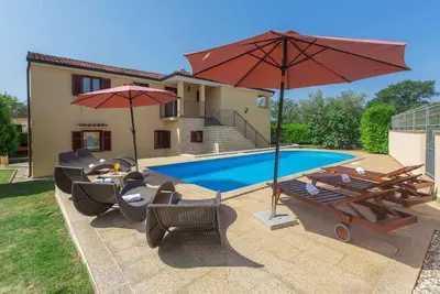Image de Appartement de vacances avec piscine et à seulement 300m de la plage