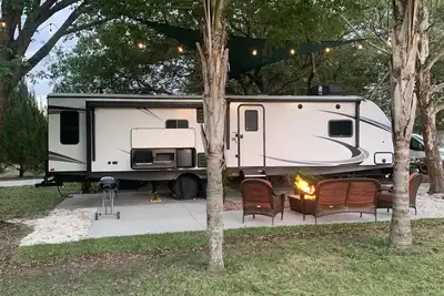 Image de “Glamping”on 10 acres…10minutes to Lakewood Ranch and close to Sarasota scenes.