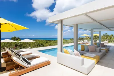 Image de Luxurious Solis Villa: Breathtaking 7-Br Oceanview Retreat in Prestigious Gated Community