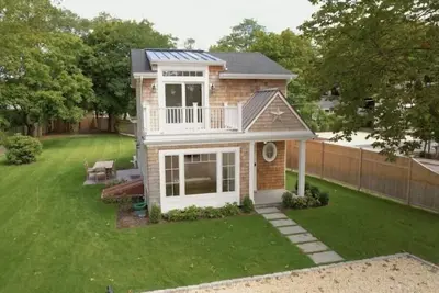 Image de Walk to the Village! Charming modern beachhouse
