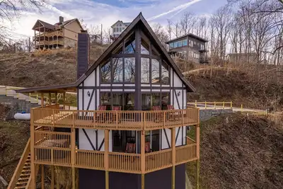 Image de Views! 5br Cabin w/ 3 Kings, Hot Tub, Pool Table