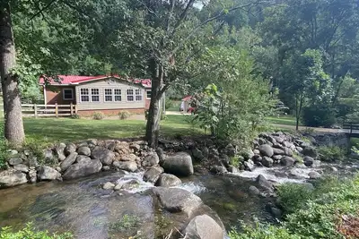 Image de Cottage with stream, mountains, peaceful, quite, secluded, dog friendly.