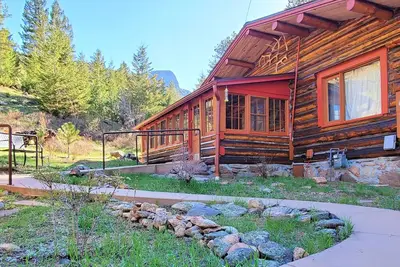 Image de Wranglers Cabin- Historic log cabin originally located in Rmnp.