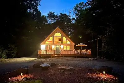 Image de Peaceful 3-bedroom Cabin Near Lakes & Ski Resorts\n