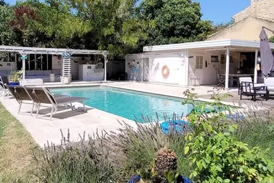 Image de Mas typique provençal de 220 m² tout confort, piscine et calme!