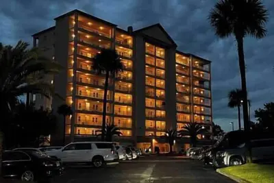 Image de Waterfront! Corner View! 3br, 3ba. Condo. Pool.