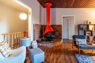 Image de Mariposa Retro Retreat, Mid-Mod style and easy walk to town