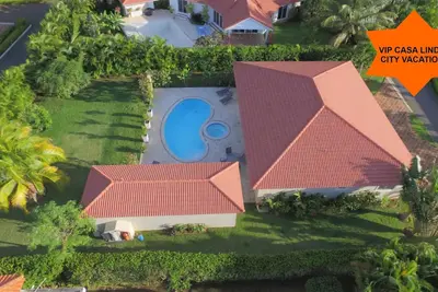😎Luxury 3 bdrm Villa -Private Pool- Min. to the beach - Private Chef for hire😎